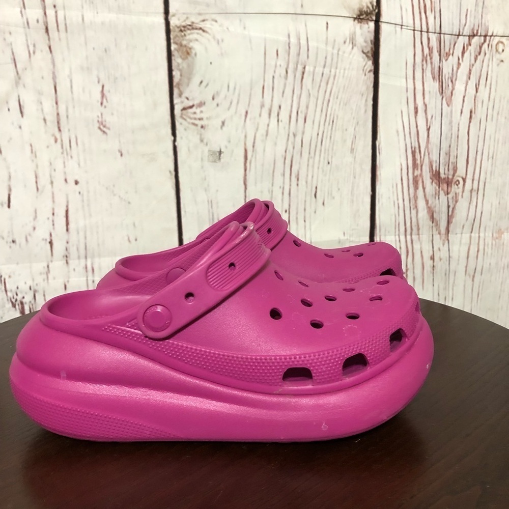 Crocs Baya Pink Platform Clogs in size 8